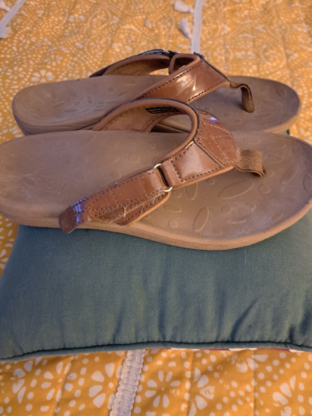 Whitin Brown Leather Flip Sandals - Casual Comfort